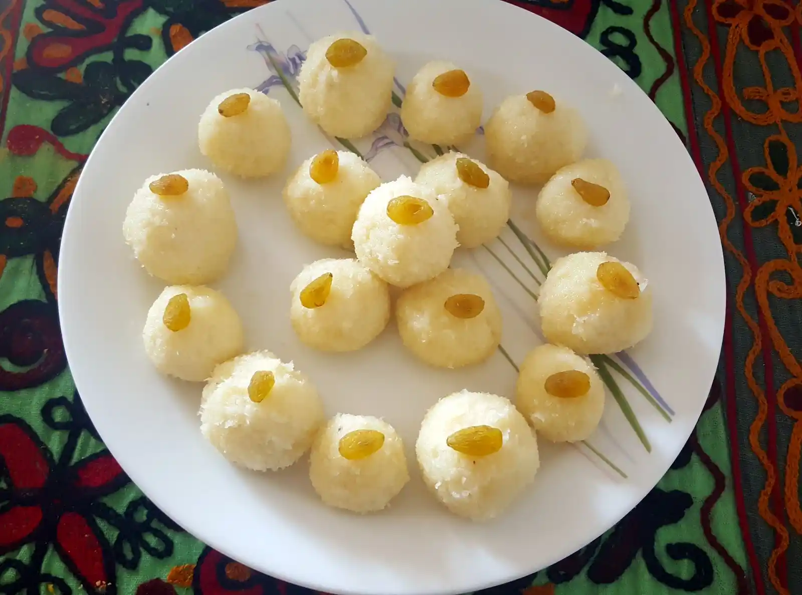 Coconut laddoo