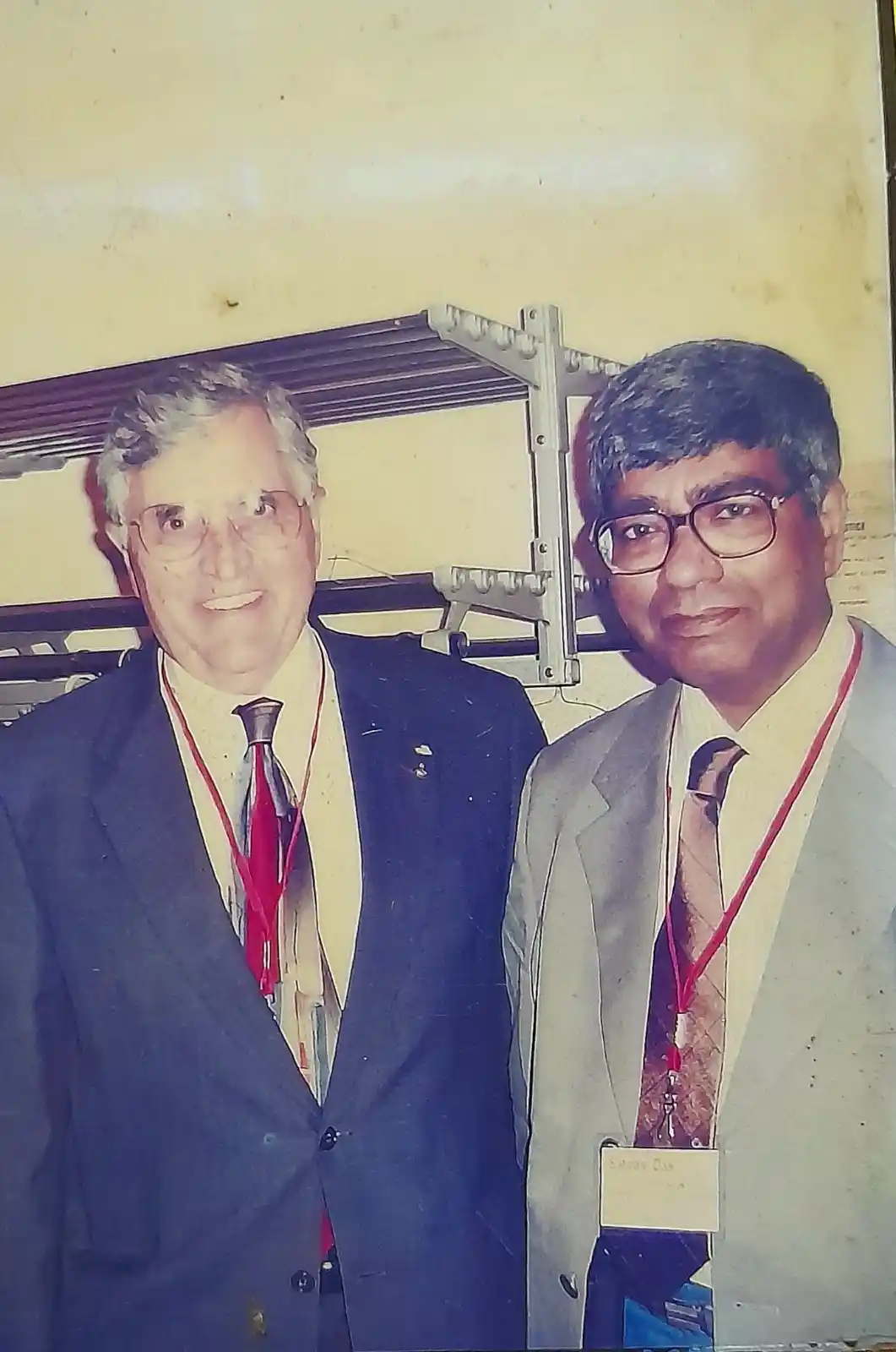 চাঁদে তিন দিন কাটানো রুটগার্স বিশ্ববিদ্যালয়ের হ্যারিসন স্মিটের সঙ্গে ড. শতদল দাস