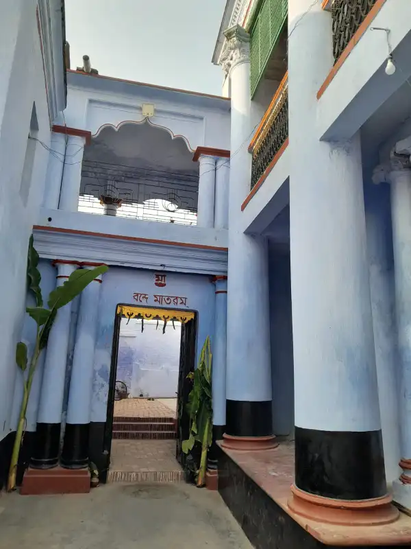 hathuballav mitra bari